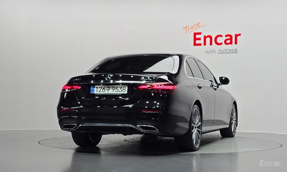  Mercedes-Benz E-Class