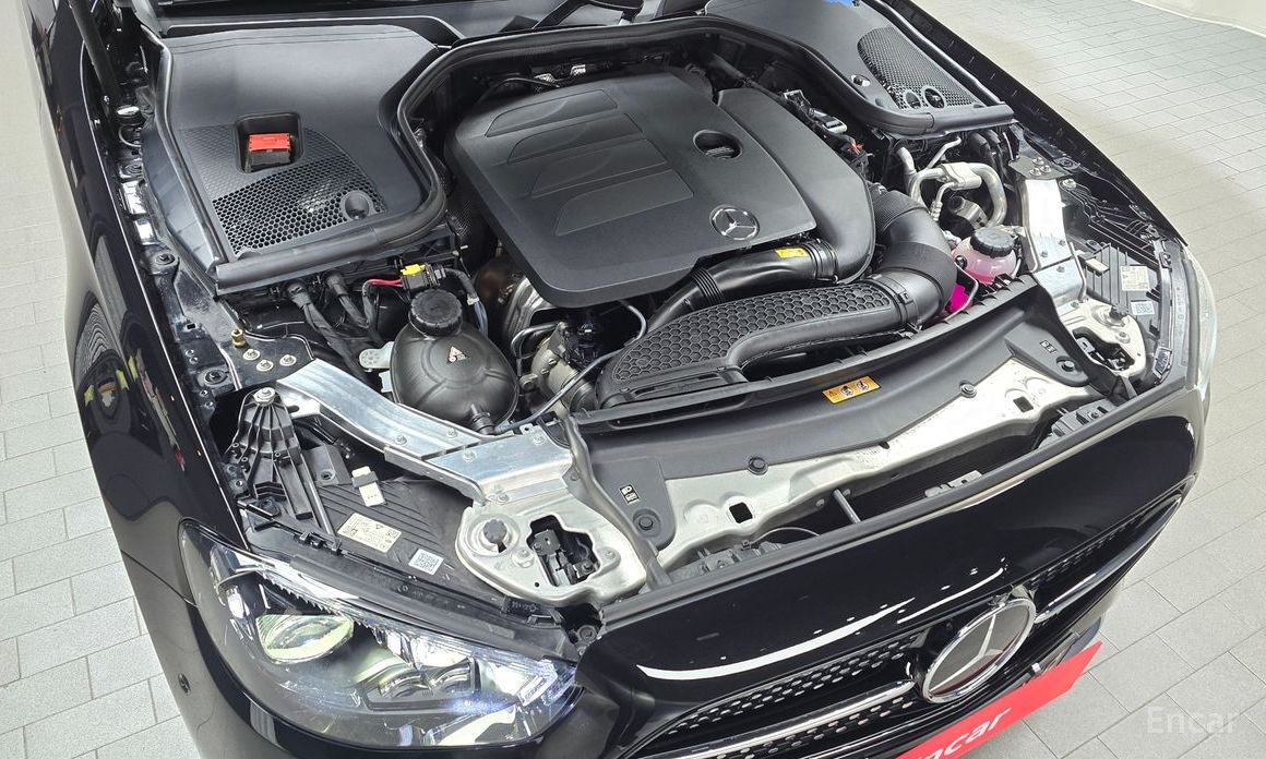  Mercedes-Benz E-Class