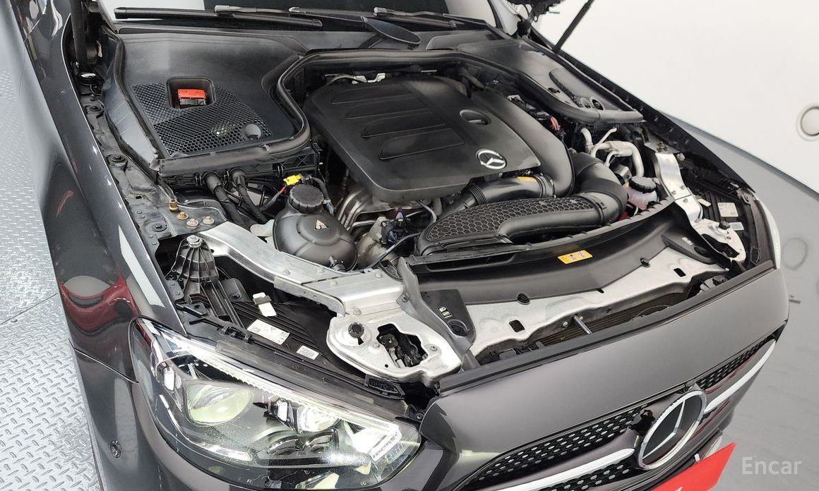  Mercedes-Benz E-Class