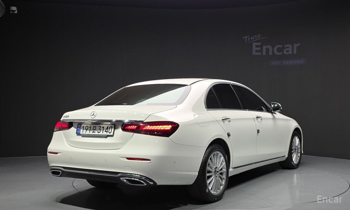  Mercedes-Benz E-Class