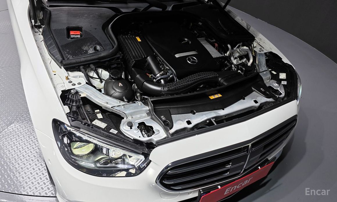  Mercedes-Benz E-Class