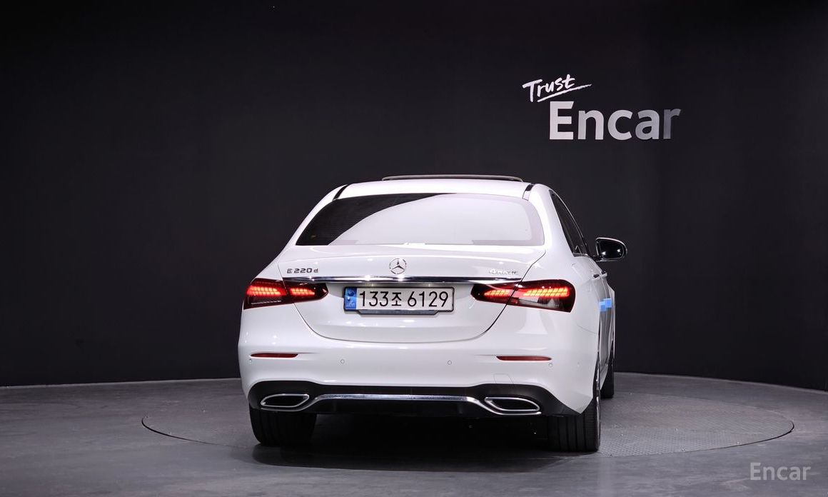  Mercedes-Benz E-Class