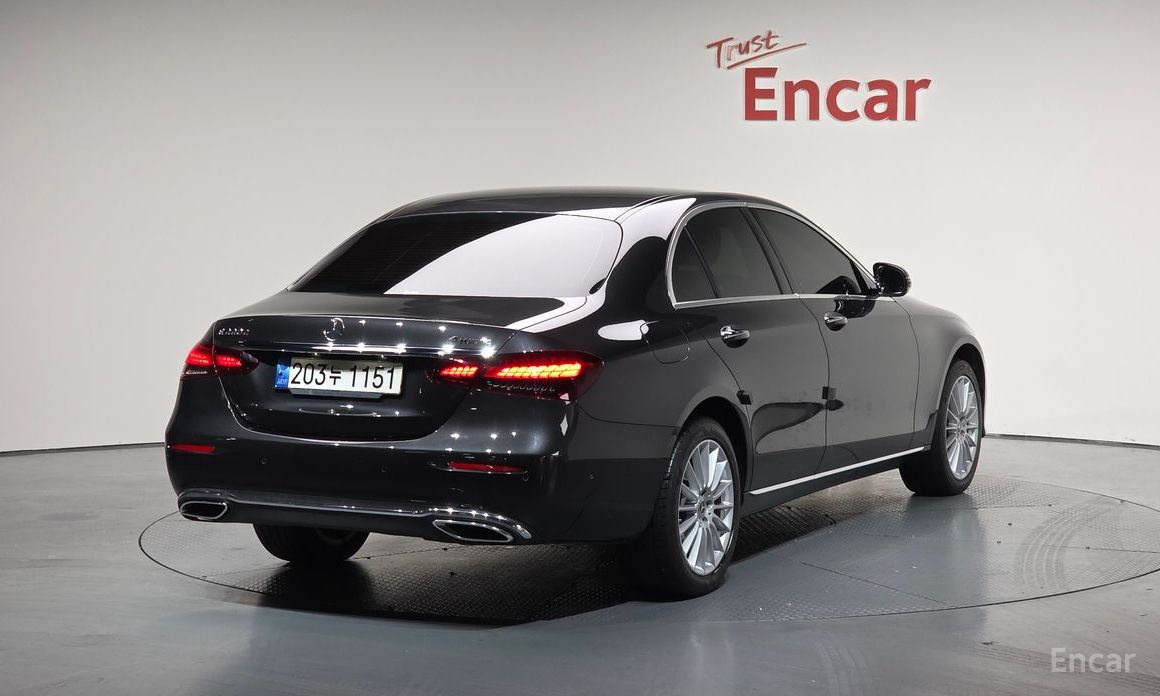  Mercedes-Benz E-Class