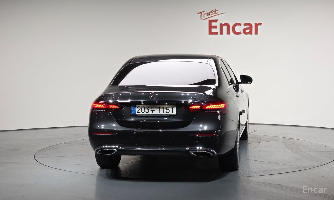  Mercedes-Benz E-Class