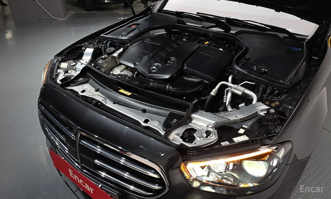  Mercedes-Benz E-Class