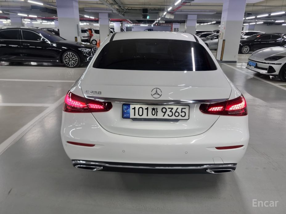 Mercedes-Benz E-Class