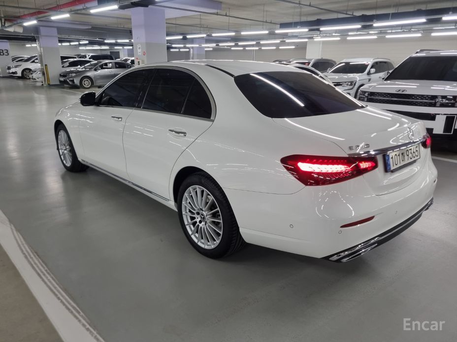  Mercedes-Benz E-Class