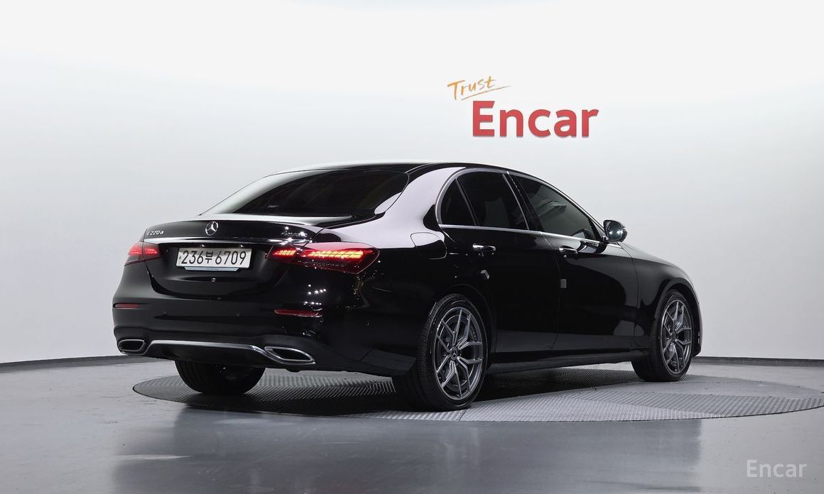  Mercedes-Benz E-Class