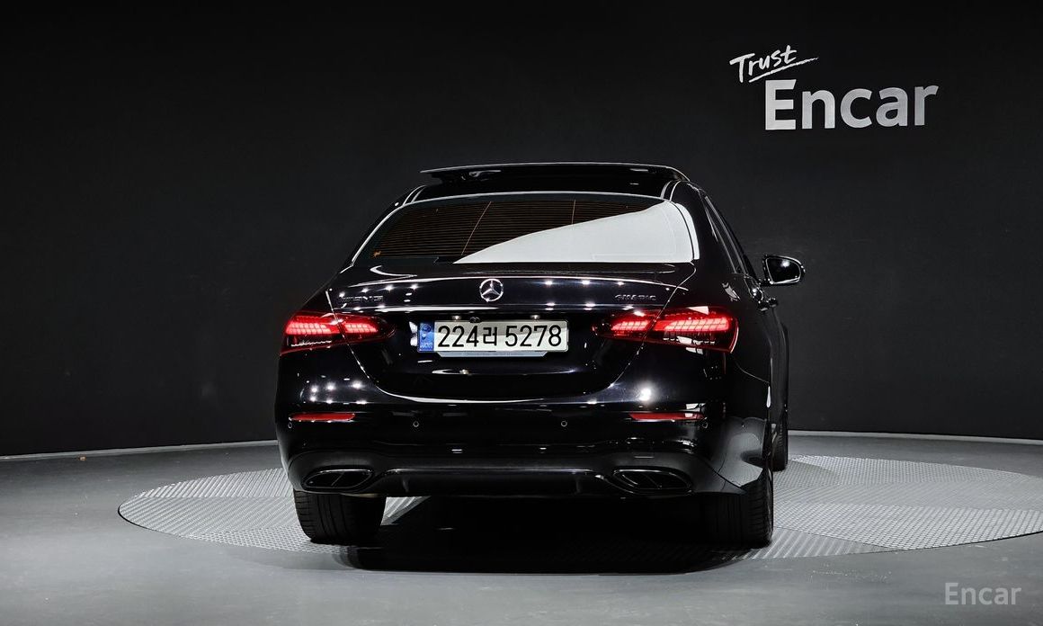  Mercedes-Benz E-Class