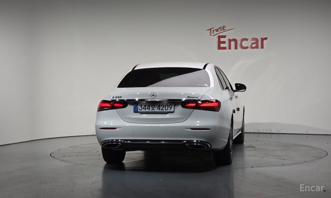  Mercedes-Benz E-Class