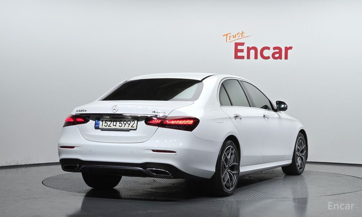  Mercedes-Benz E-Class