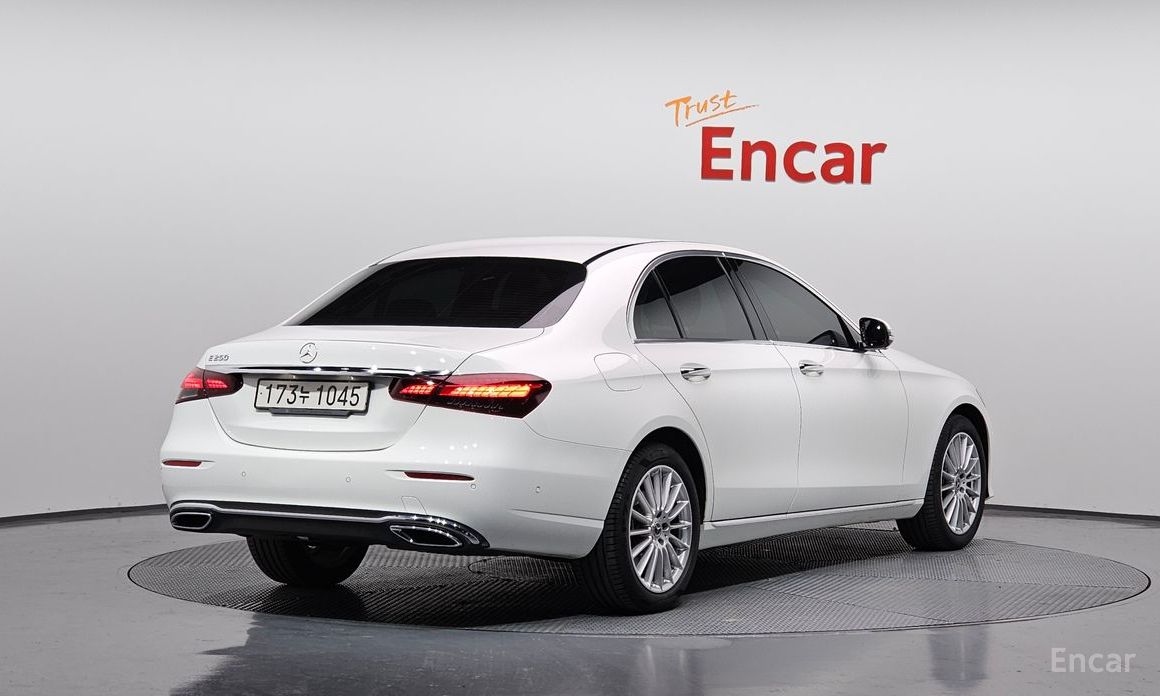  Mercedes-Benz E-Class