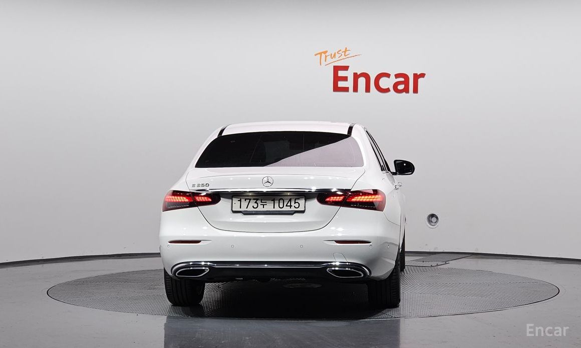  Mercedes-Benz E-Class