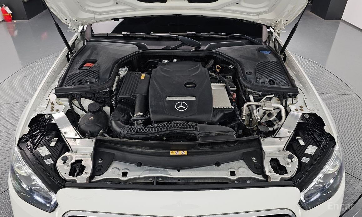  Mercedes-Benz E-Class