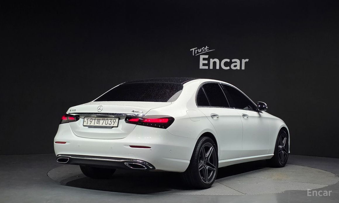  Mercedes-Benz E-Class