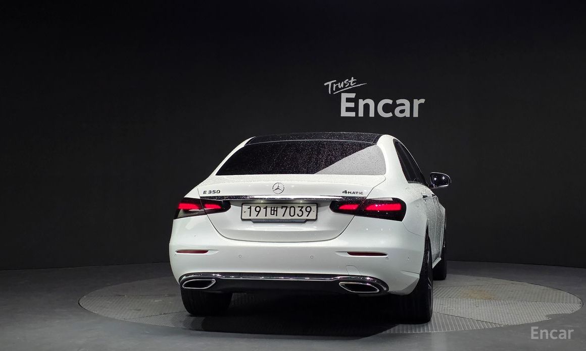  Mercedes-Benz E-Class