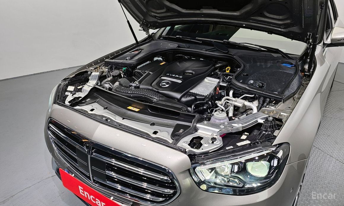  Mercedes-Benz E-Class