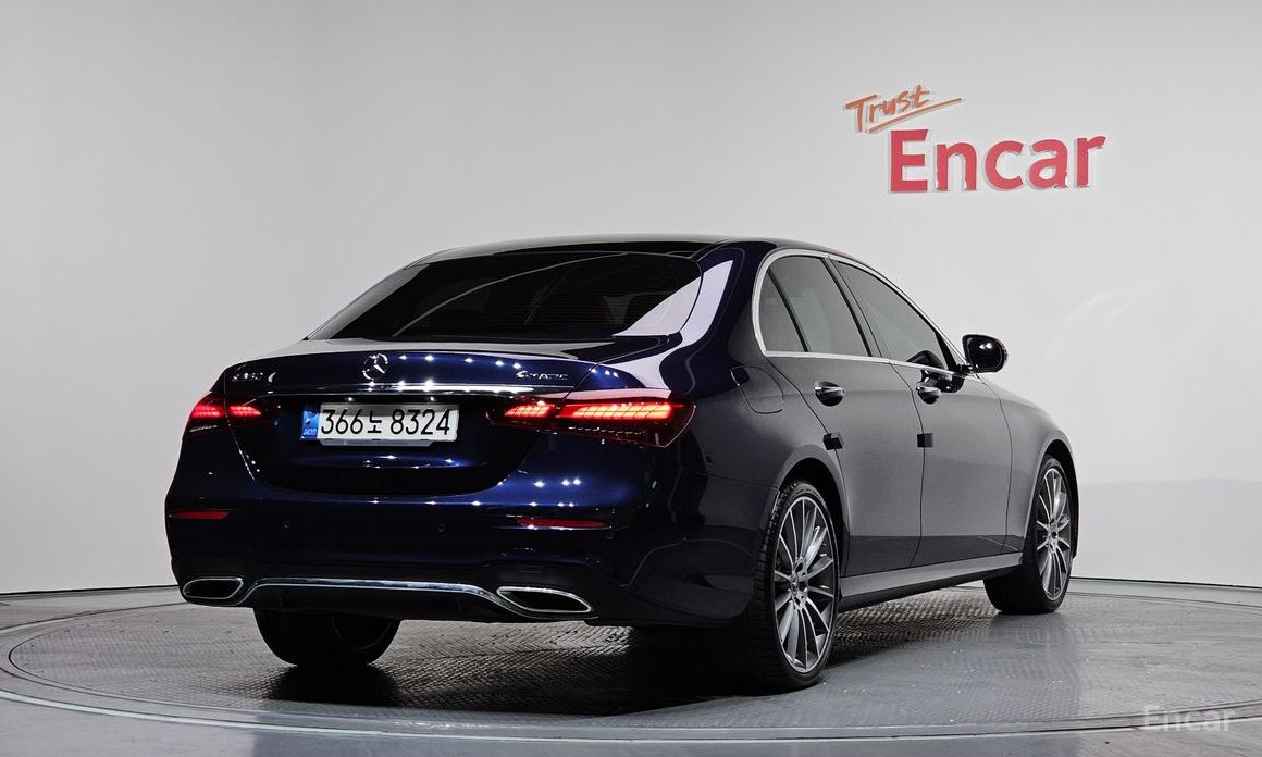  Mercedes-Benz E-Class