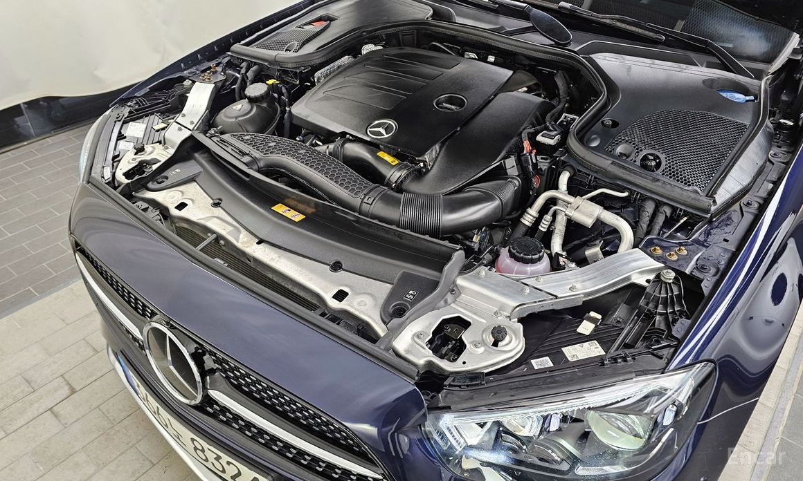  Mercedes-Benz E-Class