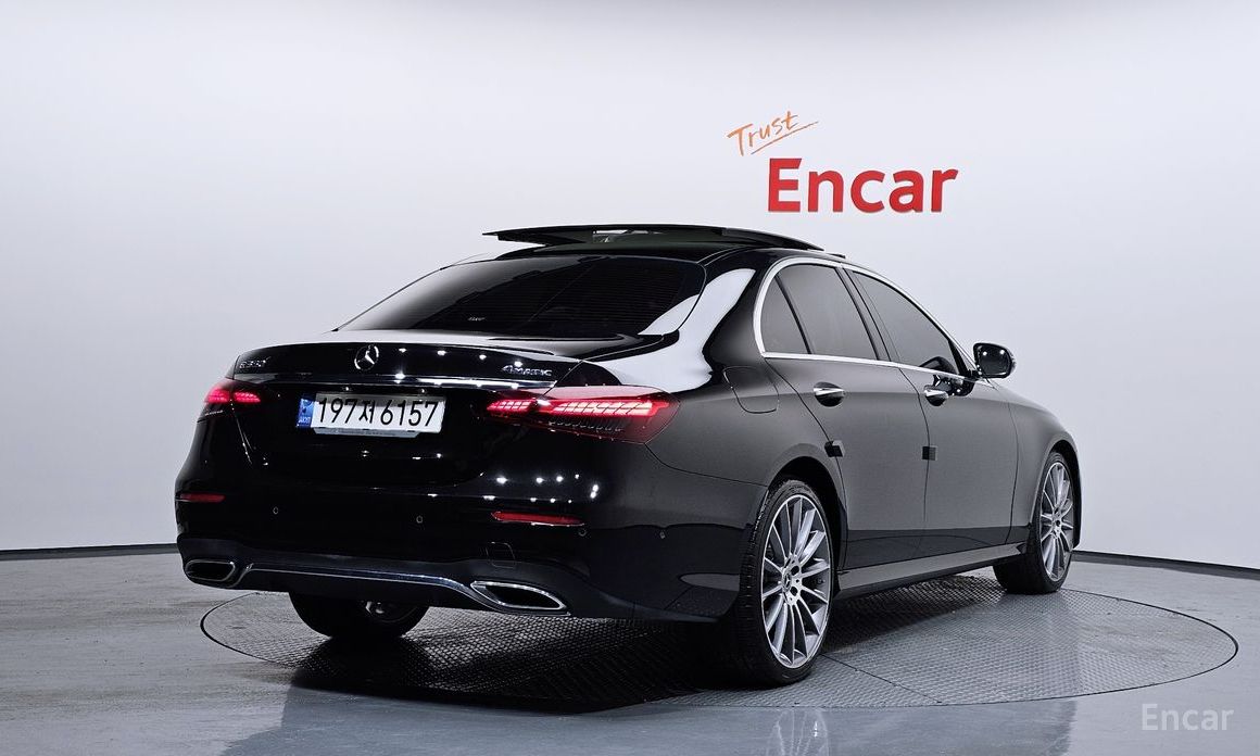  Mercedes-Benz E-Class