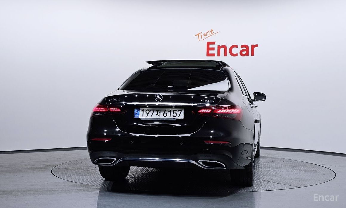  Mercedes-Benz E-Class