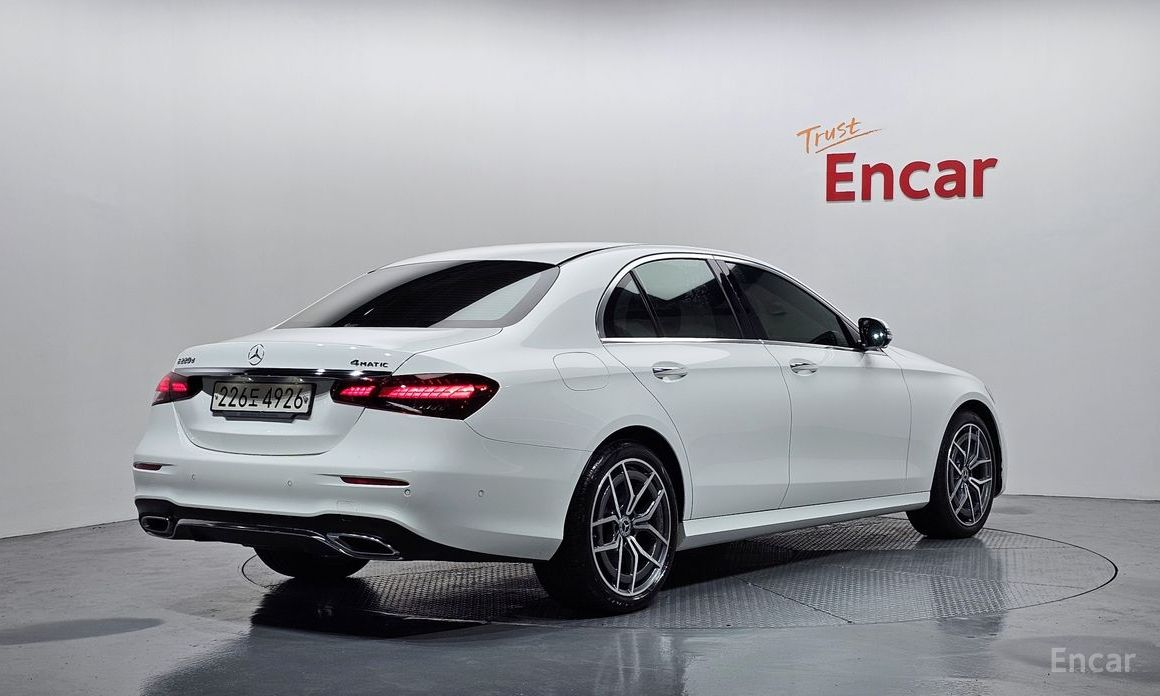  Mercedes-Benz E-Class