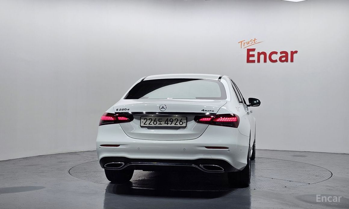  Mercedes-Benz E-Class