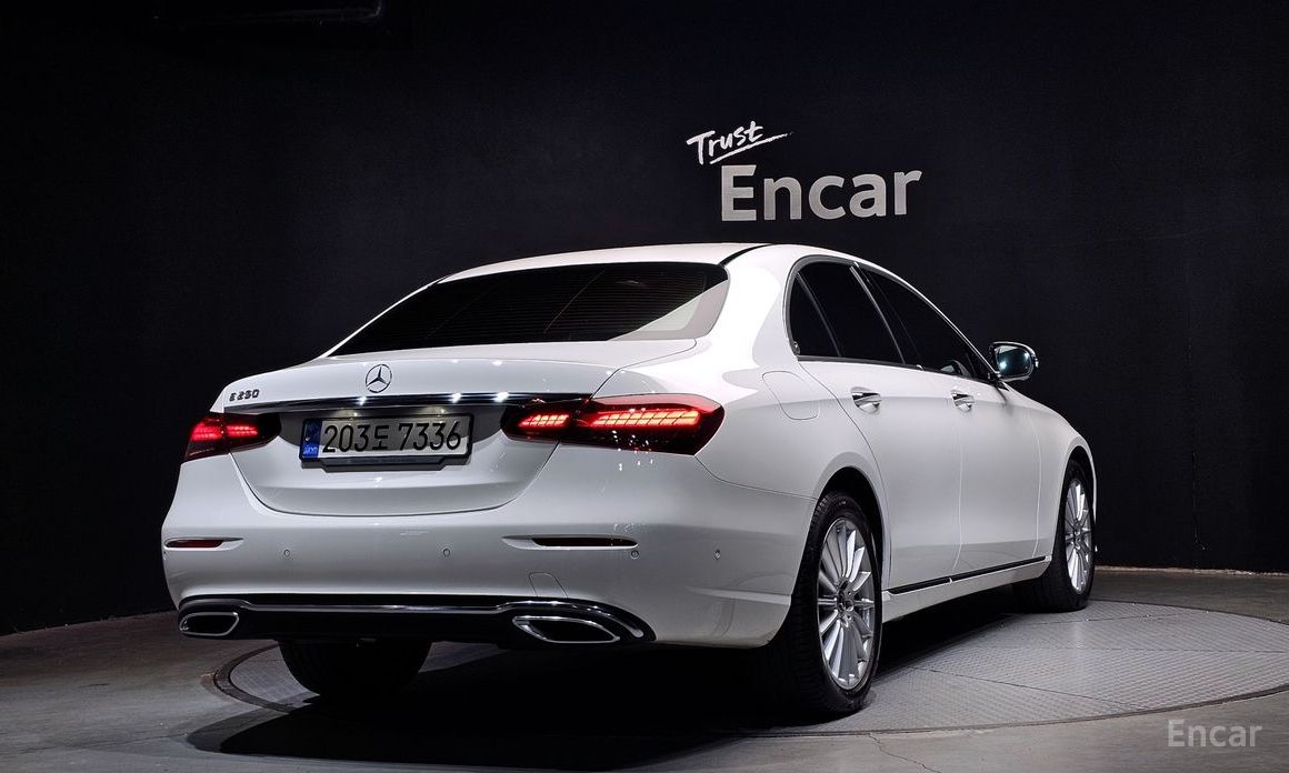  Mercedes-Benz E-Class