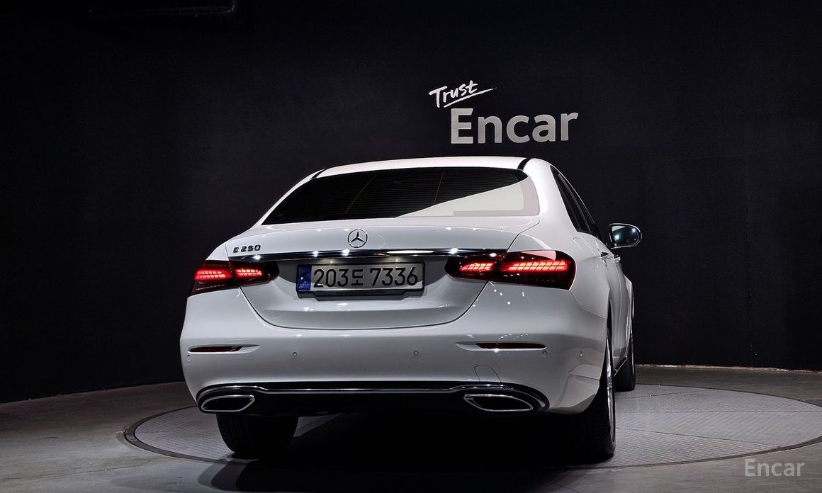  Mercedes-Benz E-Class