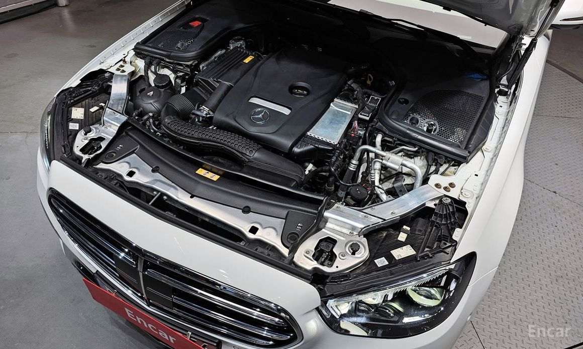  Mercedes-Benz E-Class