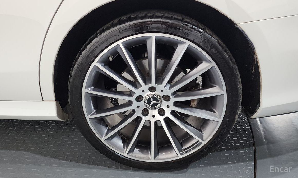  Mercedes-Benz E-Class