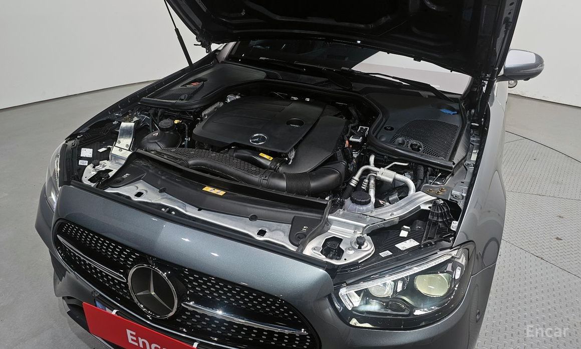  Mercedes-Benz E-Class