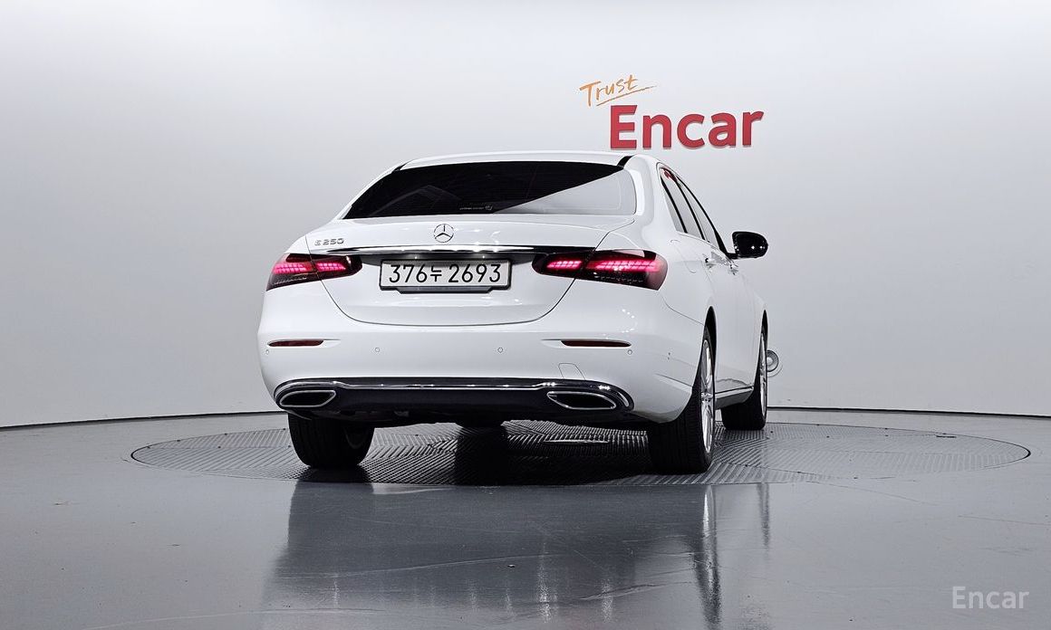  Mercedes-Benz E-Class