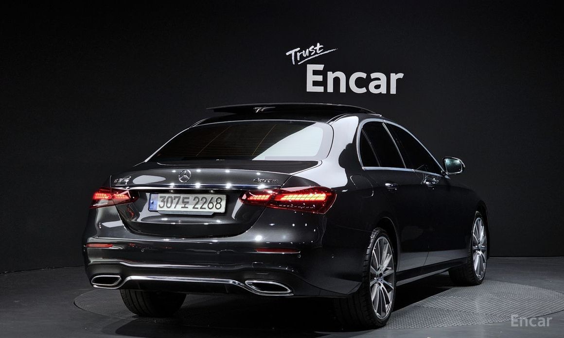  Mercedes-Benz E-Class