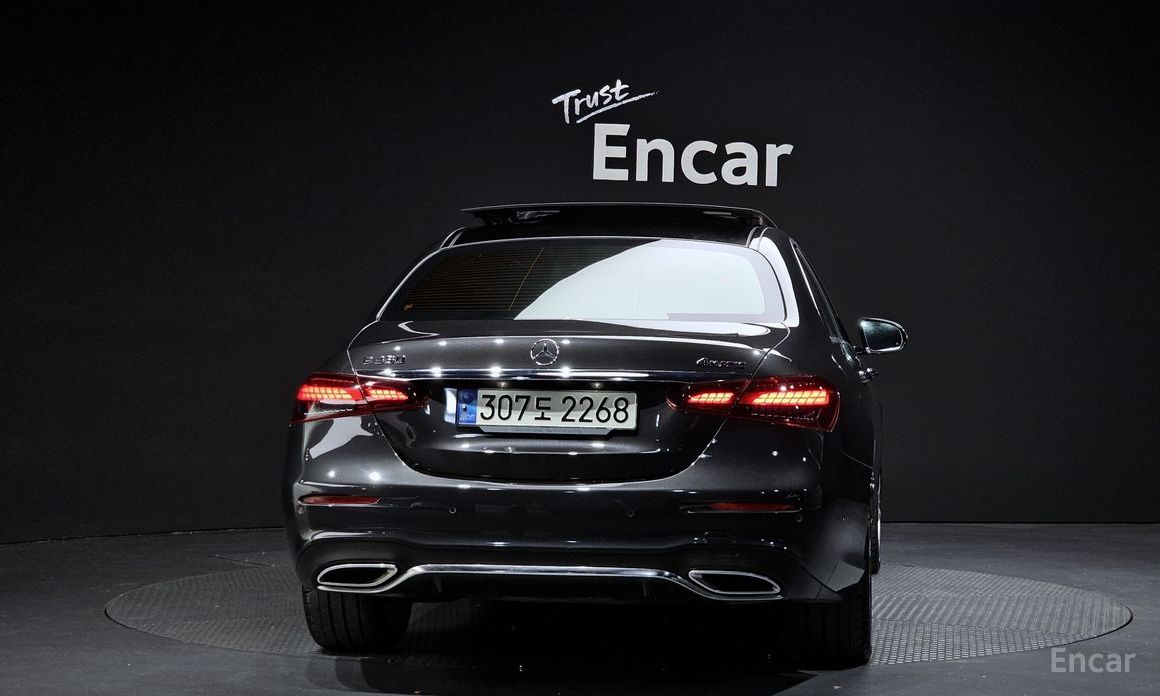  Mercedes-Benz E-Class