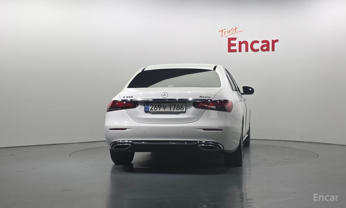  Mercedes-Benz E-Class