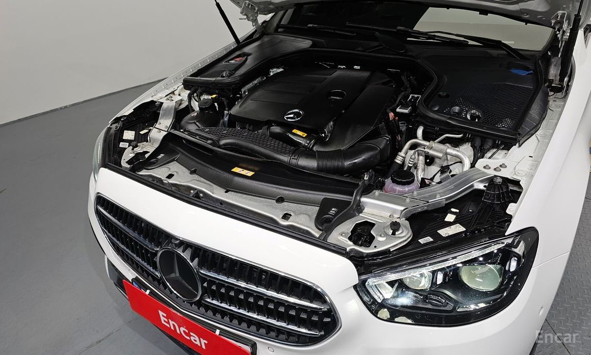  Mercedes-Benz E-Class