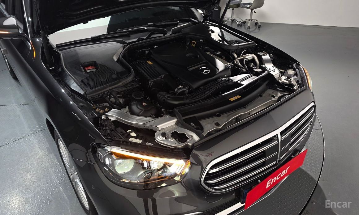  Mercedes-Benz E-Class