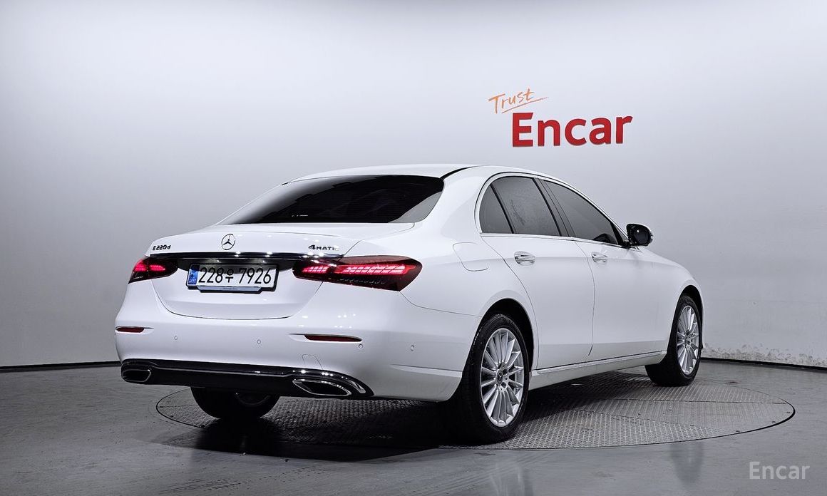  Mercedes-Benz E-Class