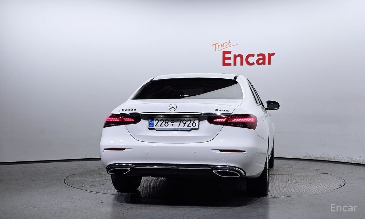  Mercedes-Benz E-Class