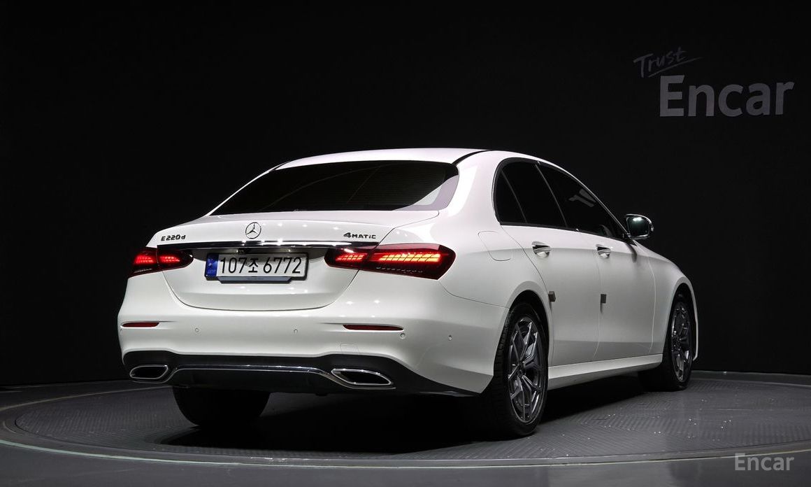  Mercedes-Benz E-Class