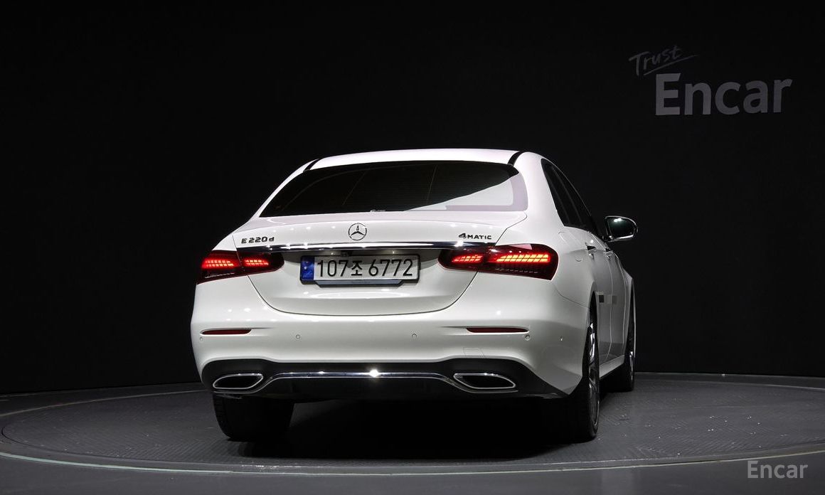  Mercedes-Benz E-Class