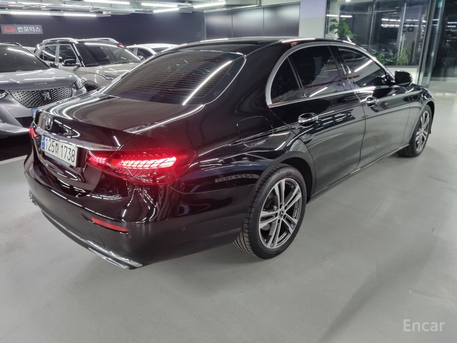  Mercedes-Benz E-Class