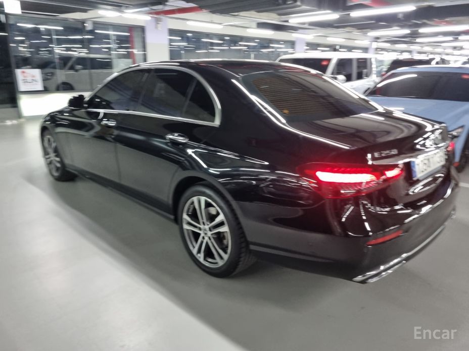  Mercedes-Benz E-Class