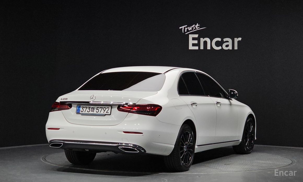  Mercedes-Benz E-Class