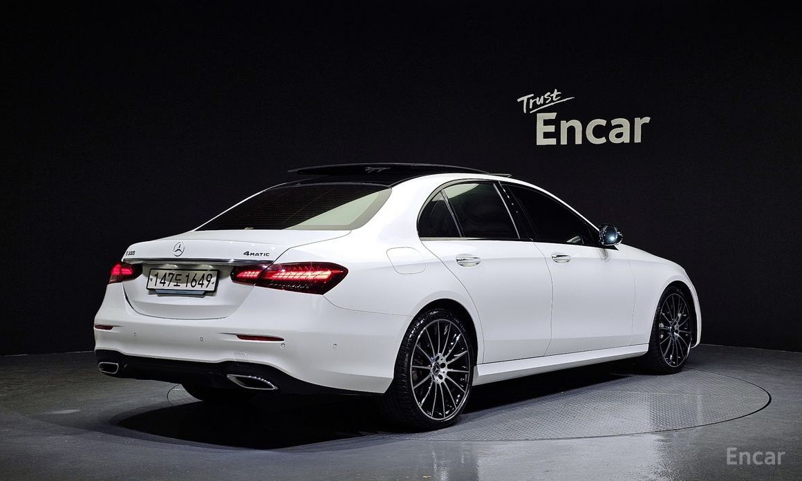  Mercedes-Benz E-Class