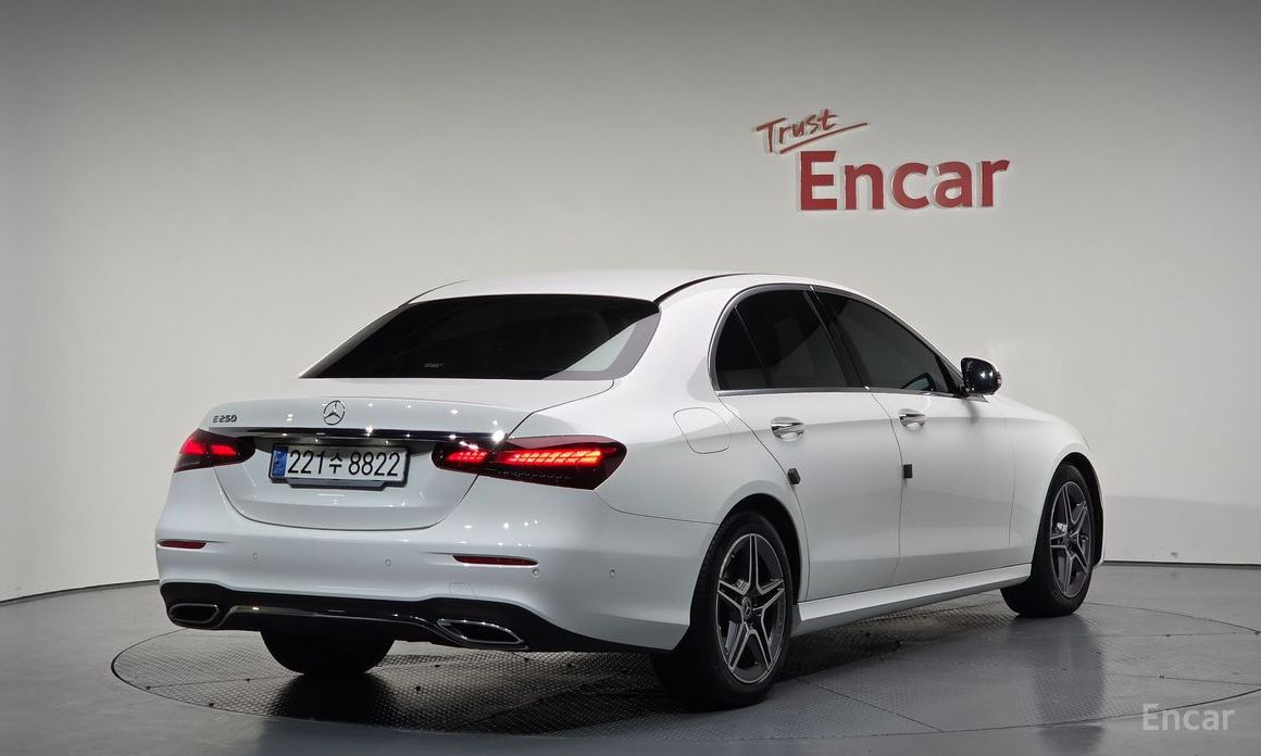  Mercedes-Benz E-Class