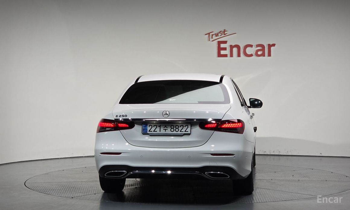  Mercedes-Benz E-Class