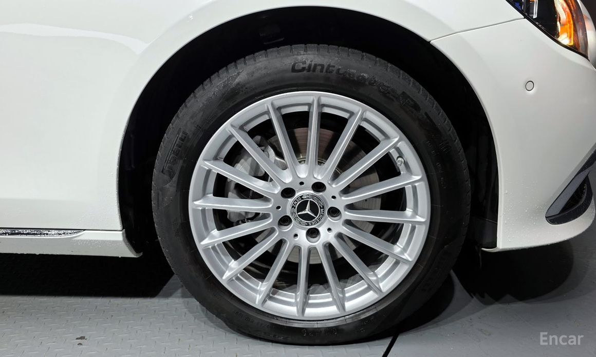  Mercedes-Benz E-Class