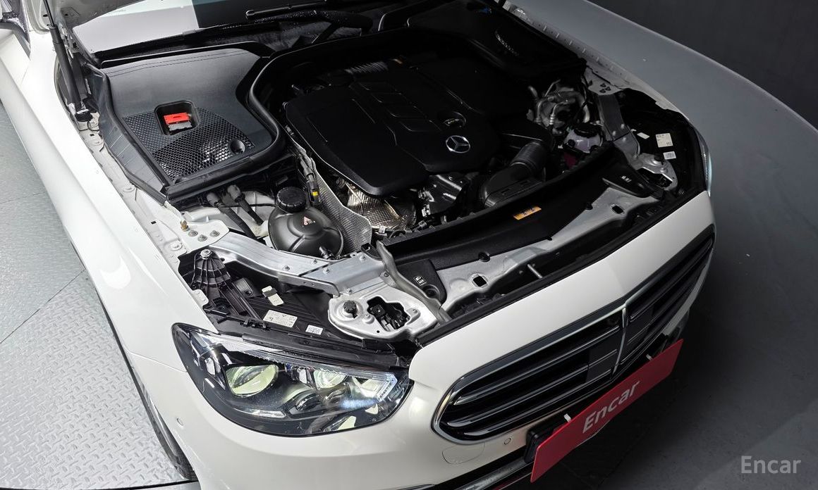  Mercedes-Benz E-Class